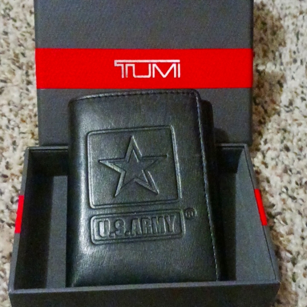 New in Box TRUMI leather Army Wallet